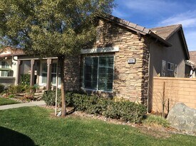 8008 Hazeltine Ln in Hemet, CA - Building Photo