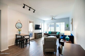 2989 N 44th St in Phoenix, AZ - Building Photo - Building Photo