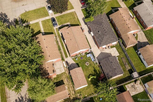 4910 Roosevelt Blvd in Dearborn Heights, MI - Building Photo - Building Photo