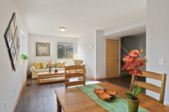 619-625 Snelling Ave N in St. Paul, MN - Foto de edificio - Building Photo