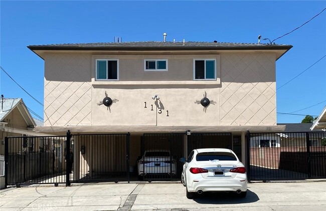 property at 1131 N Kenmore Ave