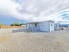 2220 W Bell Vista Ave in Pahrump, NV - Foto de edificio - Building Photo