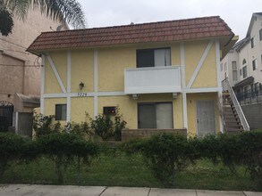 5229 Cartwright Ave in North Hollywood, CA - Building Photo - Building Photo