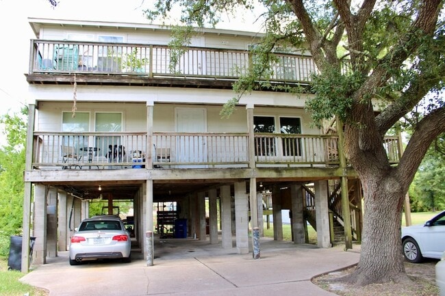 property at 219 W 5th St