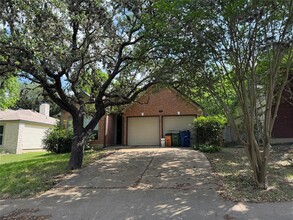 709 Shade Tree Dr in Austin, TX - Building Photo - Building Photo