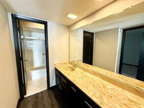 7031 Holly Hill Dr in Dallas, TX - Building Photo - Building Photo