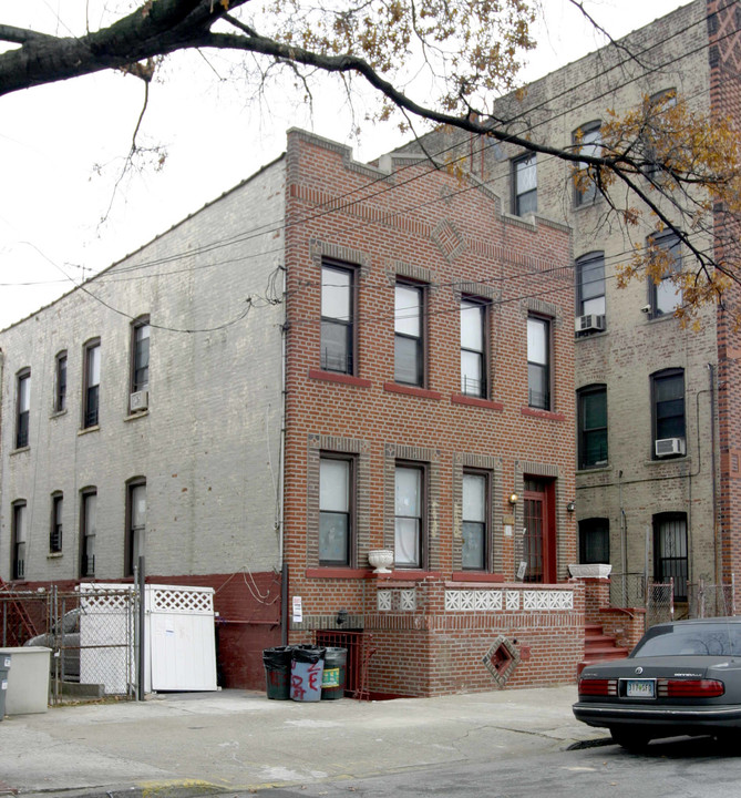 271 E 52nd St in Brooklyn, NY - Foto de edificio