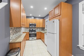 148 W Walnut St in Long Beach, NY - Building Photo - Building Photo