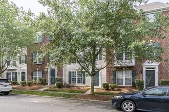 9618 Blossom Hill Dr in Huntersville, NC - Building Photo - Building Photo