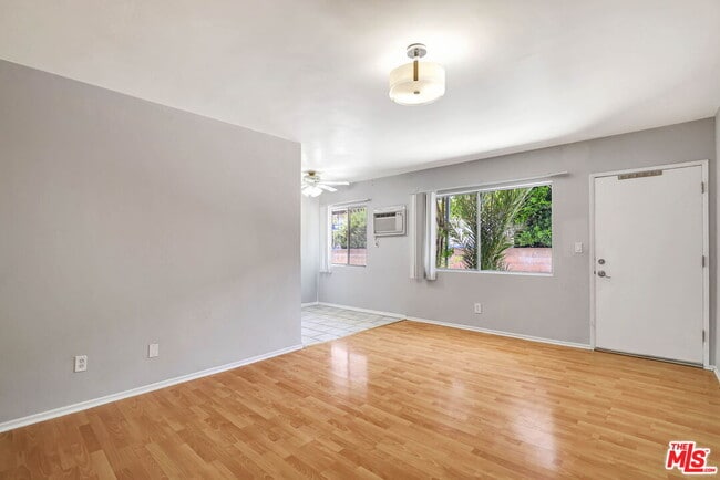 1135 E Elk Ave in Glendale, CA - Building Photo - Building Photo