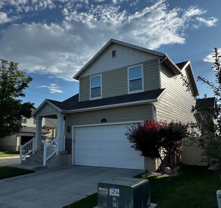 2527 Olivia St in West Haven, UT - Building Photo