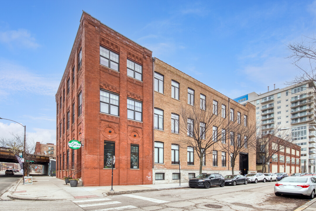 729 N Sangamon St, Unit 401 in Chicago, IL - Building Photo