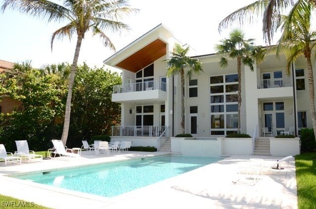 property at 56 Gulf Shore Blvd S