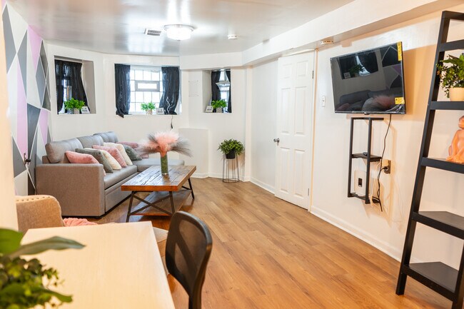 5917 S Loomis Blvd-Unit -G in Chicago, IL - Building Photo - Building Photo