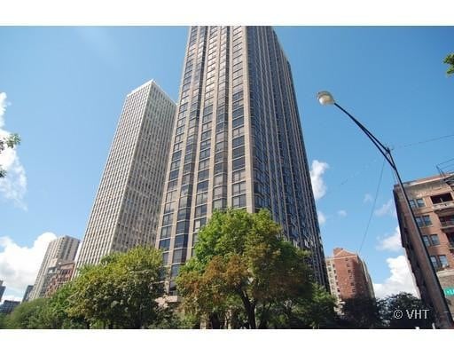 property at 2650 N Lakeview Ave