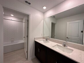 1946 Lanier Rd in Zephyrhills, FL - Building Photo - Building Photo