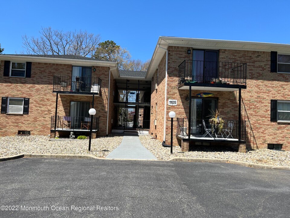 1105 Beaver Dam Rd in Point Pleasant, NJ - Building Photo