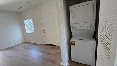 9386 Olive St in Fontana, CA - Building Photo - Building Photo