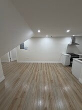 805 Blue Hill Ave, Unit C3 in Boston, MA - Foto de edificio - Building Photo