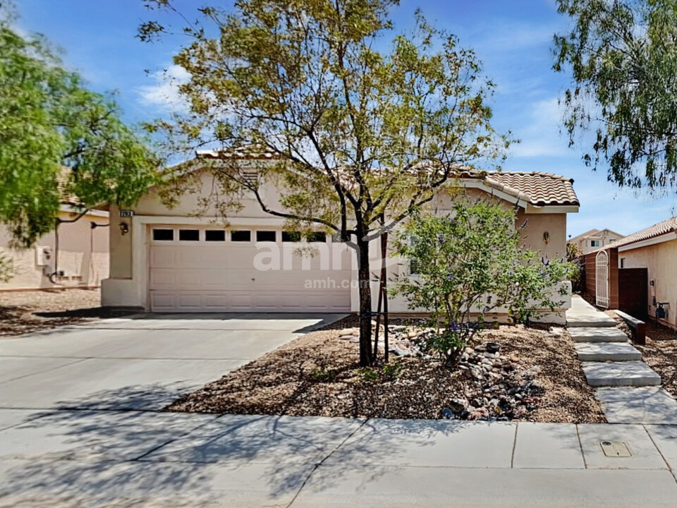 2283 Smokey Sky Dr in Henderson, NV - Building Photo