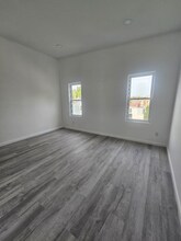 5163 Wakefield St, Unit 5 in Philadelphia, PA - Foto de edificio - Building Photo