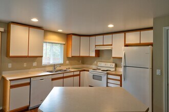 20008 Elizabeth Ln in Bend, OR - Foto de edificio - Building Photo