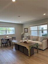 780 10th Ave S in Naples, FL - Foto de edificio - Building Photo