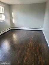 1201 W Chelten Ave, Unit 3 in Philadelphia, PA - Building Photo - Building Photo