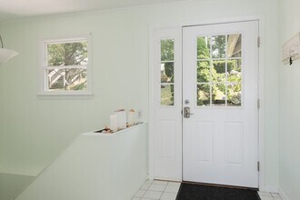 57 Oak St, Unit 420 in Wareham, MA - Foto de edificio - Building Photo