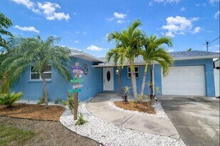 47 Cypress Dr in Palm Harbor, FL - Building Photo