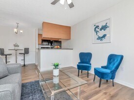 220 Lake Parsons Green in Brandon, FL - Building Photo