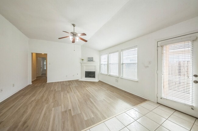 5751 Wandering Creek Dr in Richmond, TX - Building Photo - Building Photo