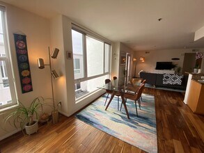 924 Hornblend St, Unit 306 in San Diego, CA - Foto de edificio - Building Photo