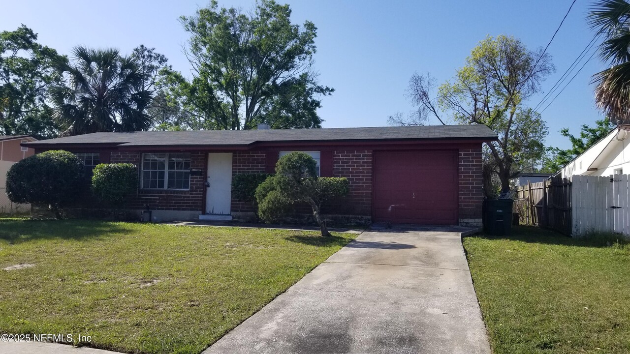 10814 Indies Dr N in Jacksonville, FL - Building Photo