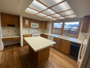 2814 Brittany Dr in Anchorage, AK - Building Photo - Building Photo