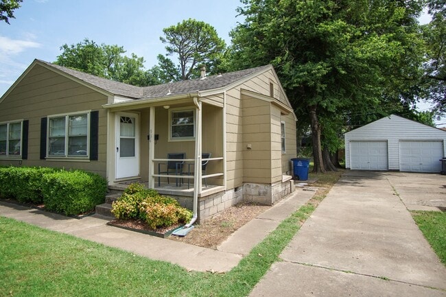 property at 934 E 37th Pl