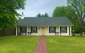 1474 N Caddo Ave in Fayetteville, AR - Building Photo