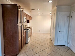 13525 Vanowen St in Los Angeles, CA - Building Photo - Building Photo