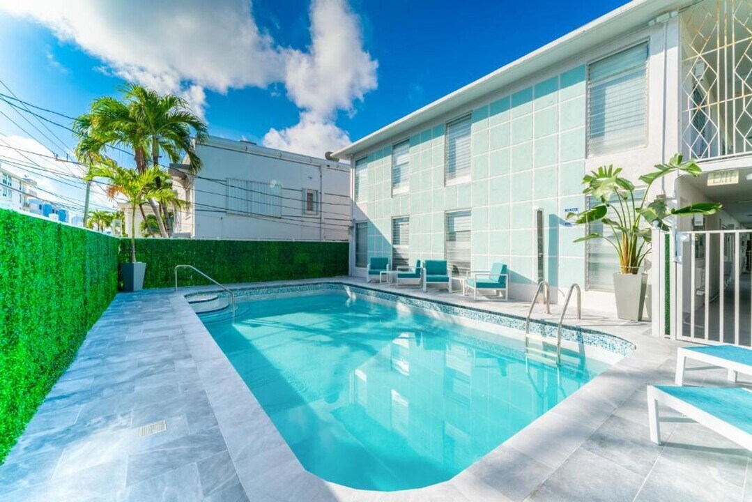 7842 Abbott Ave in Miami Beach, FL - Building Photo