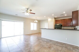 7907 S 50th Ln in Phoenix, AZ - Foto de edificio - Building Photo