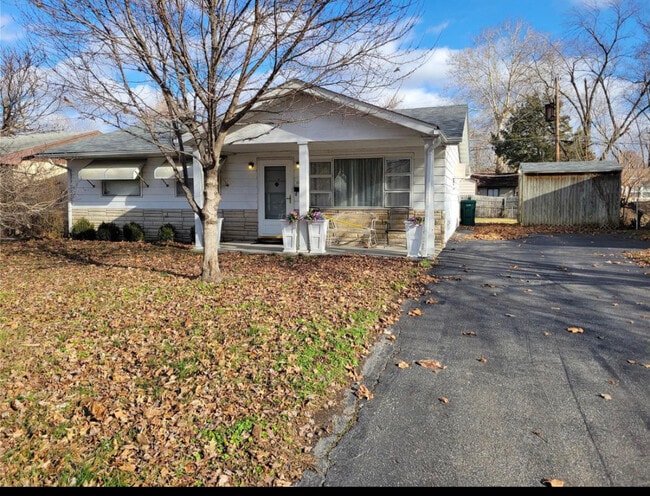 1159 Halloran St in Sauget, IL - Foto de edificio - Building Photo