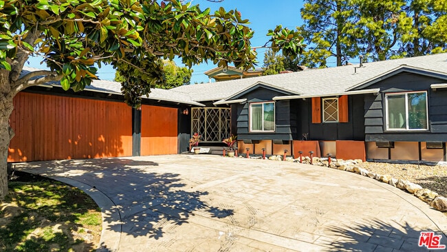 property at 5604 Shenandoah Ave