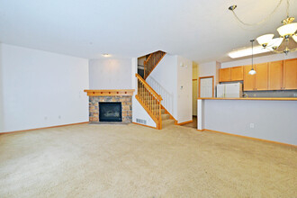 1577 Legacy Pky E, Unit 6 in Maplewood, MN - Building Photo - Building Photo