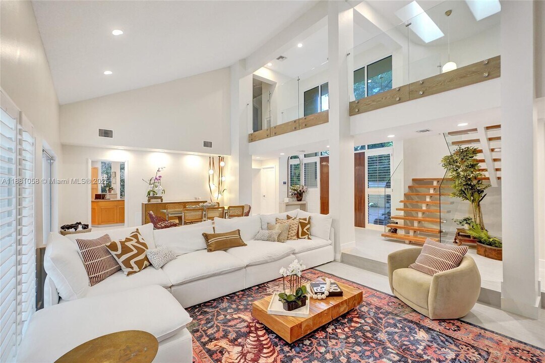2360 Tigertail Ave in Miami, FL - Foto de edificio