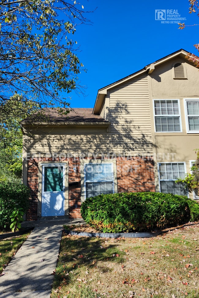 property at 1005 N Main St