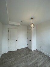 88 Wallis Ave, Unit 1F in Jersey City, NJ - Foto de edificio - Building Photo