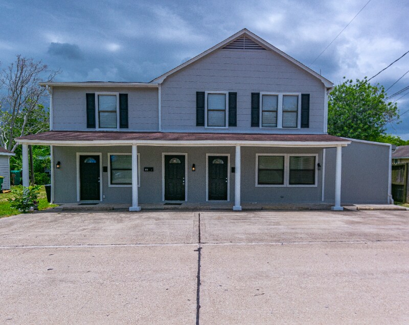 811 Barrymore Blvd in Baytown, TX - Foto de edificio