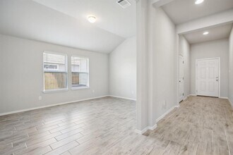 124 Trailside Ln in Bastrop, TX - Building Photo - Building Photo