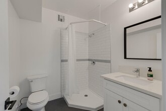 426 Serrano Ave in Los Angeles, CA - Foto de edificio - Building Photo