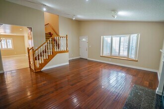 23630 Vía Delicia in Santa Clarita, CA - Building Photo - Building Photo